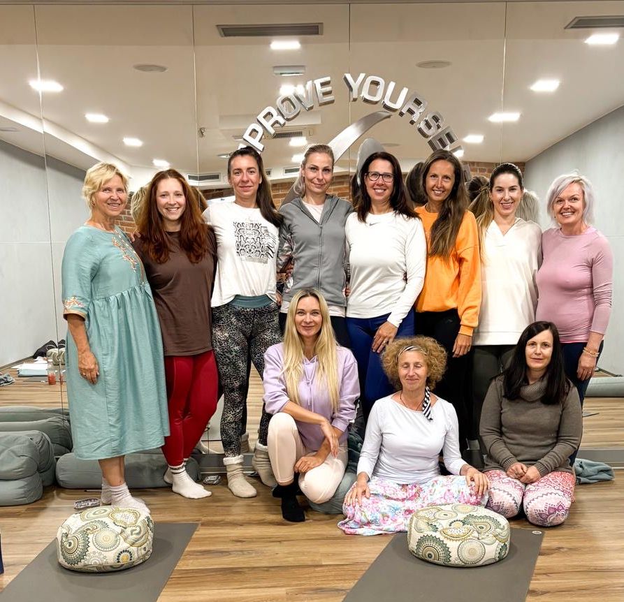 Skupinová lekce jógy 1